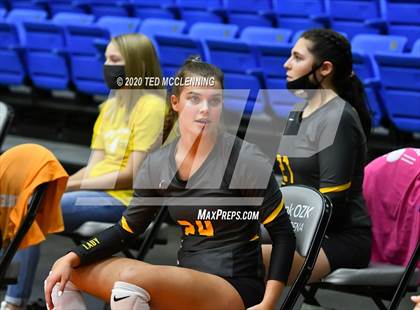 Thumbnail 1 in Paris vs. Hackett (AAA 3A State Final) photogallery.