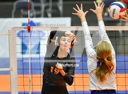 Thumbnail 1 in Paris vs. Hackett (AAA 3A State Final) photogallery.