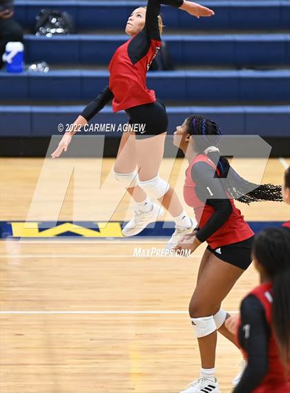 Thumbnail 2 in Cypress Ranch vs Langham Creek photogallery.