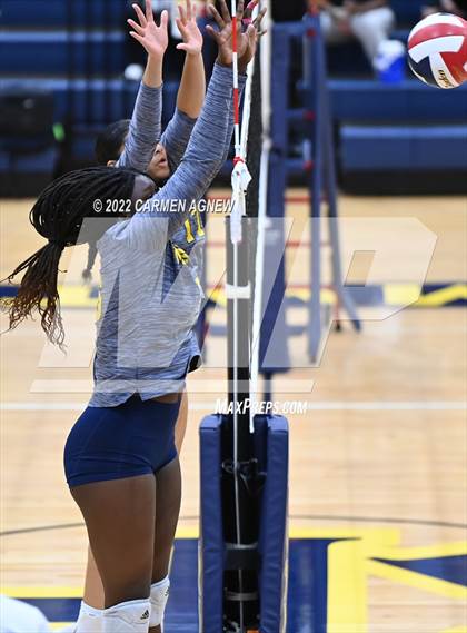 Thumbnail 2 in Cypress Ranch vs Langham Creek photogallery.