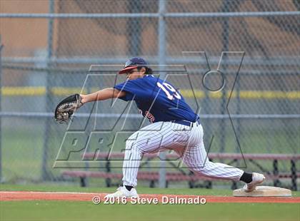 Thumbnail 2 in Grace King vs St Martins Episcopal photogallery.
