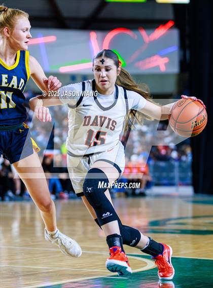 Thumbnail 2 in Mead vs. Davis (WIAA 4A Round of 12) photogallery.