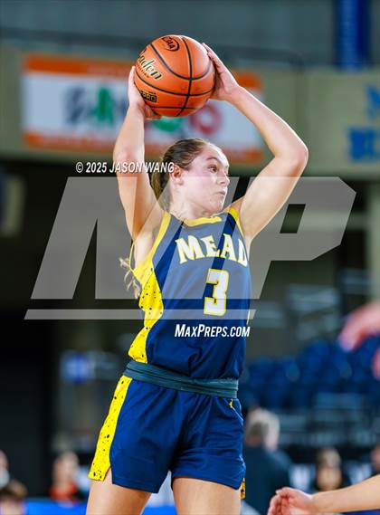 Thumbnail 1 in Mead vs. Davis (WIAA 4A Round of 12) photogallery.