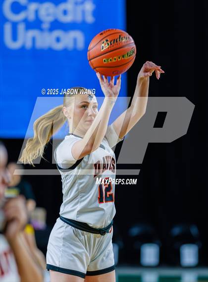 Thumbnail 1 in Mead vs. Davis (WIAA 4A Round of 12) photogallery.