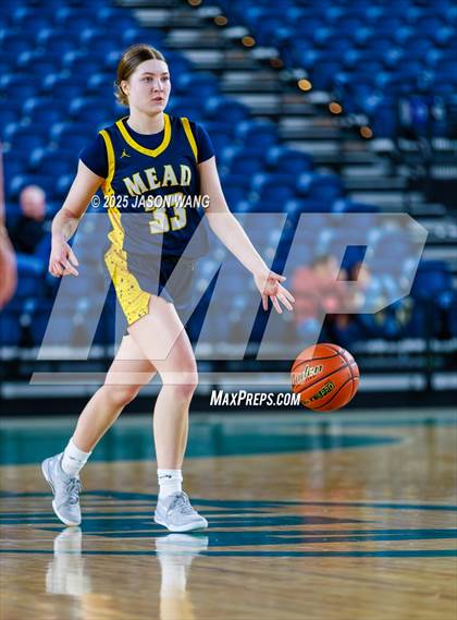 Thumbnail 2 in Mead vs. Davis (WIAA 4A Round of 12) photogallery.