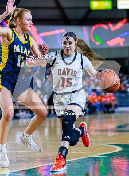 Thumbnail 3 in Mead vs. Davis (WIAA 4A Round of 12) photogallery.