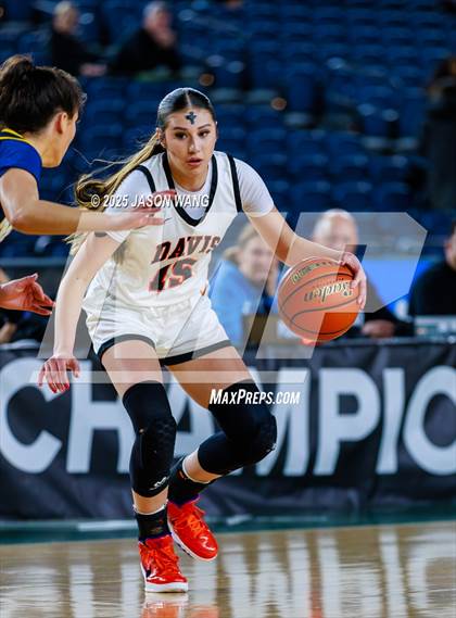 Thumbnail 2 in Mead vs. Davis (WIAA 4A Round of 12) photogallery.
