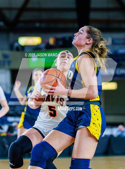 Thumbnail 1 in Mead vs. Davis (WIAA 4A Round of 12) photogallery.