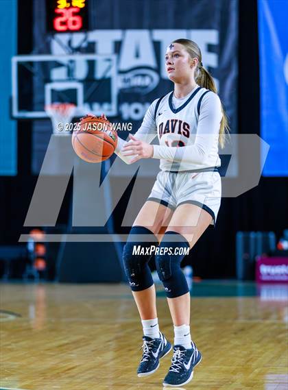 Thumbnail 2 in Mead vs. Davis (WIAA 4A Round of 12) photogallery.