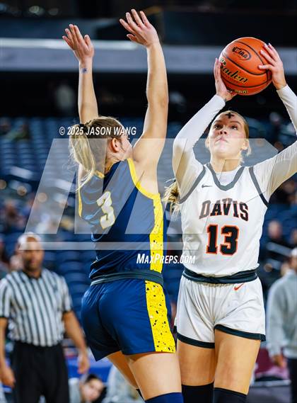 Thumbnail 1 in Mead vs. Davis (WIAA 4A Round of 12) photogallery.