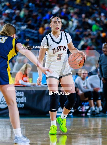 Thumbnail 3 in Mead vs. Davis (WIAA 4A Round of 12) photogallery.