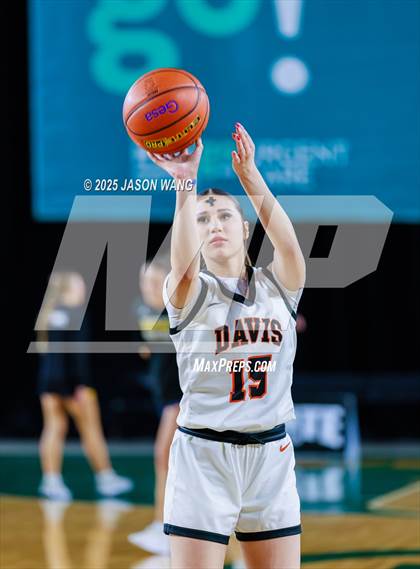 Thumbnail 3 in Mead vs. Davis (WIAA 4A Round of 12) photogallery.