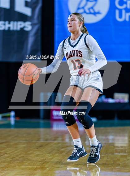 Thumbnail 1 in Mead vs. Davis (WIAA 4A Round of 12) photogallery.