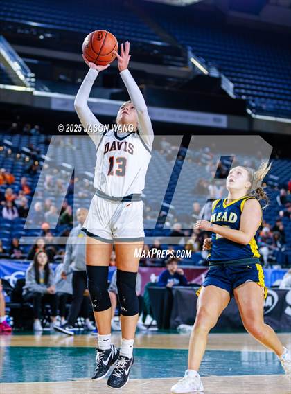 Thumbnail 3 in Mead vs. Davis (WIAA 4A Round of 12) photogallery.