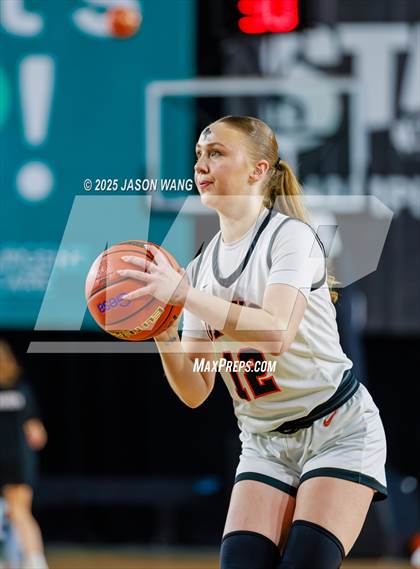 Thumbnail 3 in Mead vs. Davis (WIAA 4A Round of 12) photogallery.