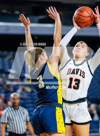 Thumbnail 2 in Mead vs. Davis (WIAA 4A Round of 12) photogallery.