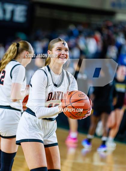 Thumbnail 2 in Mead vs. Davis (WIAA 4A Round of 12) photogallery.