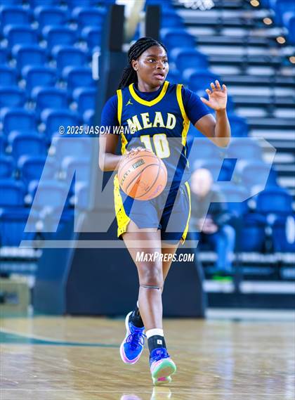 Thumbnail 1 in Mead vs. Davis (WIAA 4A Round of 12) photogallery.