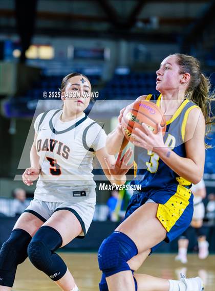 Thumbnail 2 in Mead vs. Davis (WIAA 4A Round of 12) photogallery.