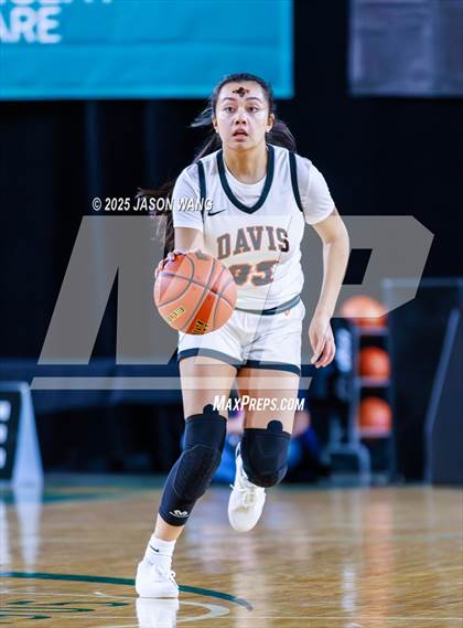 Thumbnail 1 in Mead vs. Davis (WIAA 4A Round of 12) photogallery.