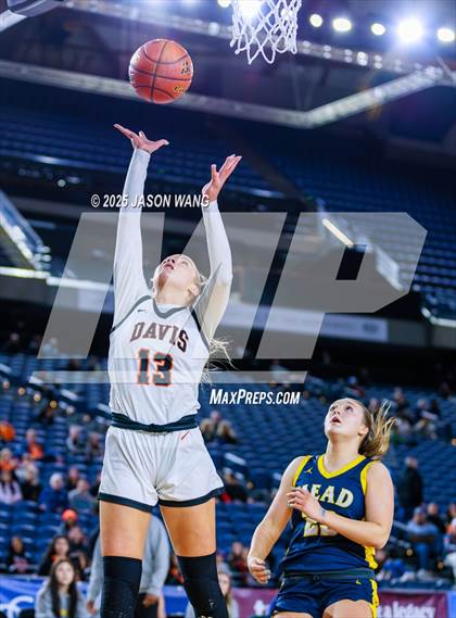 Thumbnail 2 in Mead vs. Davis (WIAA 4A Round of 12) photogallery.