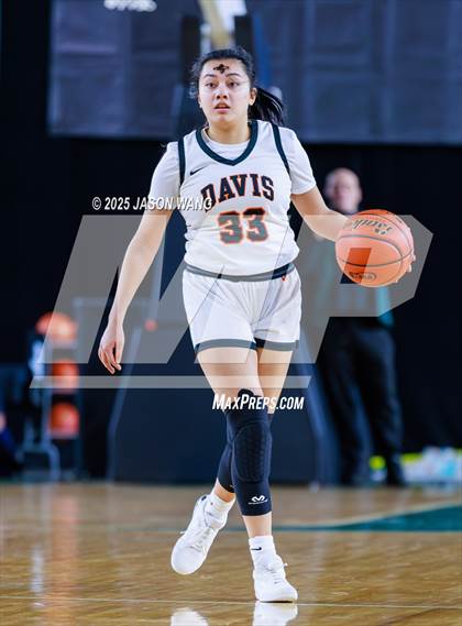 Thumbnail 2 in Mead vs. Davis (WIAA 4A Round of 12) photogallery.