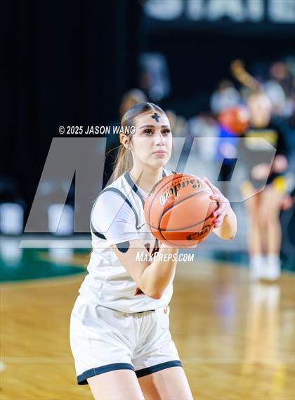 Thumbnail 2 in Mead vs. Davis (WIAA 4A Round of 12) photogallery.