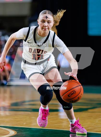 Thumbnail 1 in Mead vs. Davis (WIAA 4A Round of 12) photogallery.