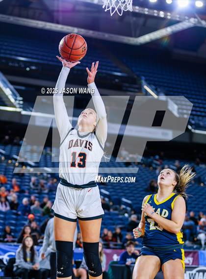 Thumbnail 1 in Mead vs. Davis (WIAA 4A Round of 12) photogallery.