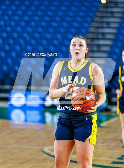 Thumbnail 2 in Mead vs. Davis (WIAA 4A Round of 12) photogallery.