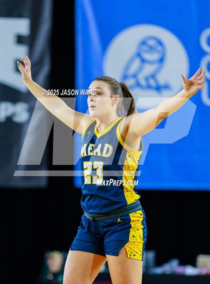 Thumbnail 3 in Mead vs. Davis (WIAA 4A Round of 12) photogallery.