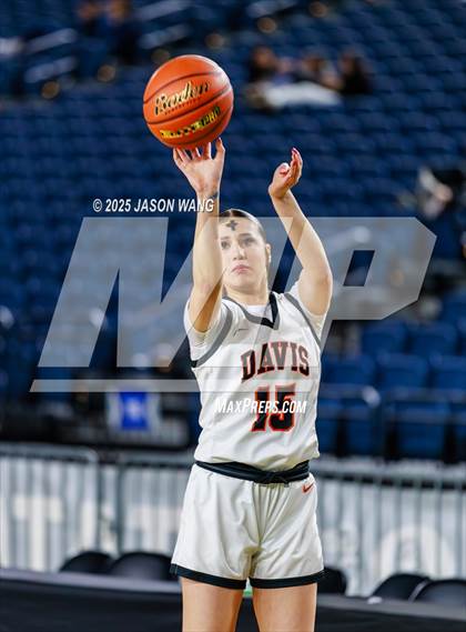 Thumbnail 1 in Mead vs. Davis (WIAA 4A Round of 12) photogallery.