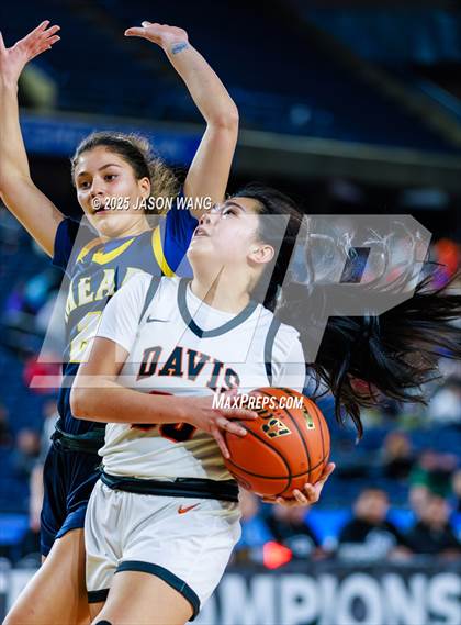 Thumbnail 2 in Mead vs. Davis (WIAA 4A Round of 12) photogallery.