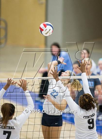 Thumbnail 1 in Har-Ber vs Central (AAA 7A 1st Round Playoff)  photogallery.