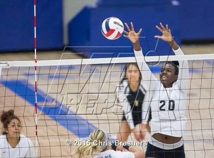 Thumbnail 1 in Har-Ber vs Central (AAA 7A 1st Round Playoff)  photogallery.