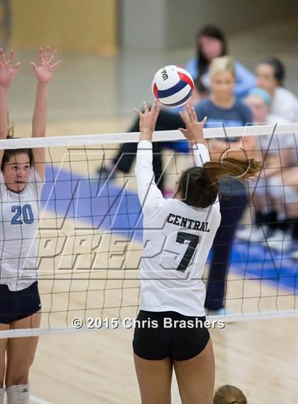Thumbnail 1 in Har-Ber vs Central (AAA 7A 1st Round Playoff)  photogallery.