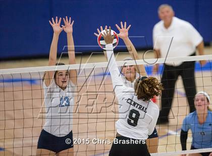 Thumbnail 1 in Har-Ber vs Central (AAA 7A 1st Round Playoff)  photogallery.