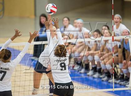 Thumbnail 1 in Har-Ber vs Central (AAA 7A 1st Round Playoff)  photogallery.