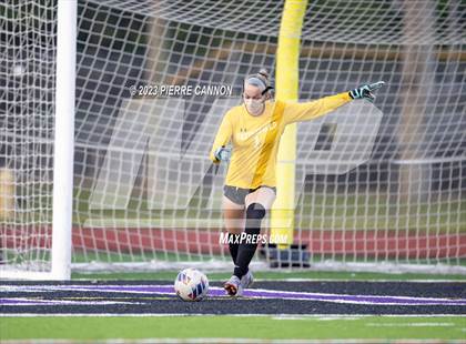 Thumbnail 3 in Charles J. Colgan vs Battlefield (VHSL Class 6 Quarterfinal) photogallery.