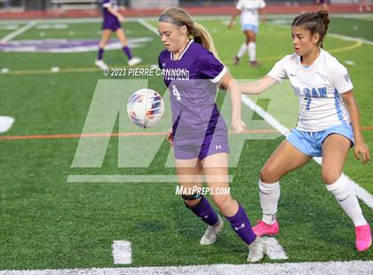 Thumbnail 3 in Charles J. Colgan vs Battlefield (VHSL Class 6 Quarterfinal) photogallery.