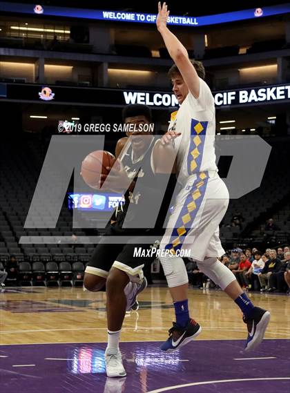 Thumbnail 3 in Mt. Shasta vs Foothill (CIF State D5 Final) photogallery.