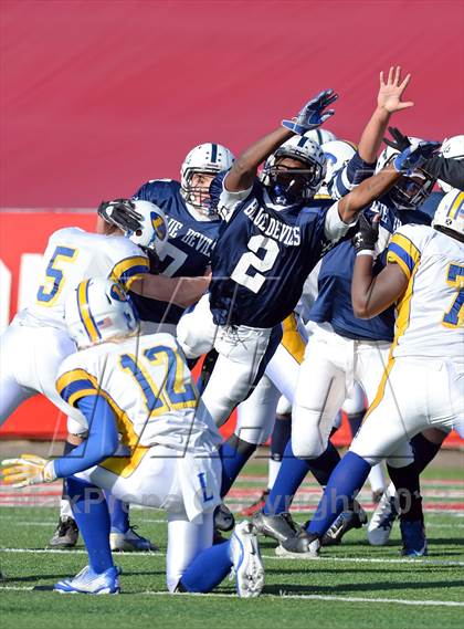 Thumbnail 2 in Lawrence vs. Huntington (Long Island Class III Final) photogallery.