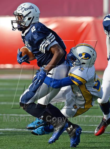 Thumbnail 2 in Lawrence vs. Huntington (Long Island Class III Final) photogallery.