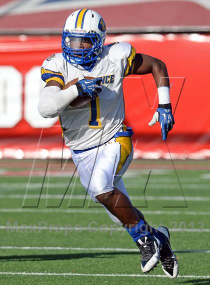 Thumbnail 3 in Lawrence vs. Huntington (Long Island Class III Final) photogallery.