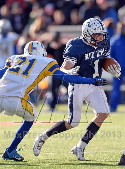 Thumbnail 2 in Lawrence vs. Huntington (Long Island Class III Final) photogallery.