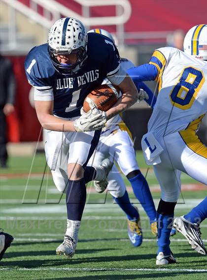 Thumbnail 3 in Lawrence vs. Huntington (Long Island Class III Final) photogallery.