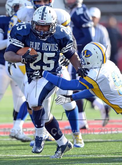 Thumbnail 1 in Lawrence vs. Huntington (Long Island Class III Final) photogallery.