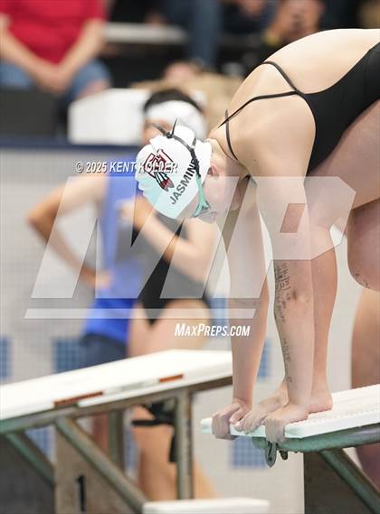 Thumbnail 2 in Chippewa Valley vs. St. Clair (Titan Relays) photogallery.