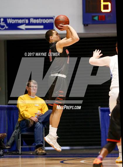 Thumbnail 3 in Newport Central Catholic vs. Paris photogallery.