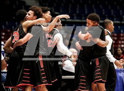 Thumbnail 3 in Newport Central Catholic vs. Paris photogallery.